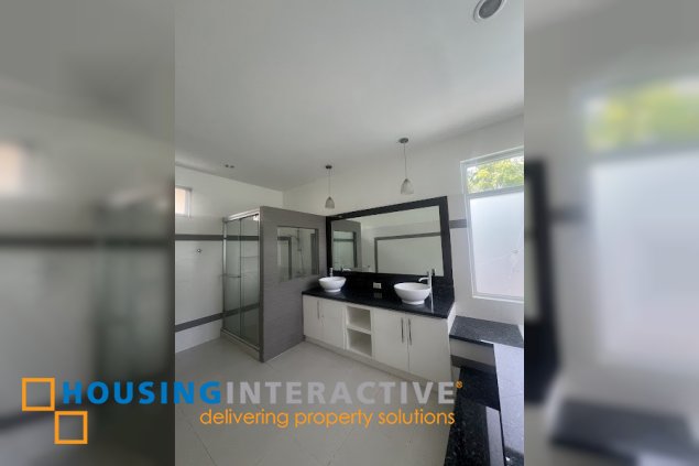 house 4br with parking slots for lease in dasmariñas village