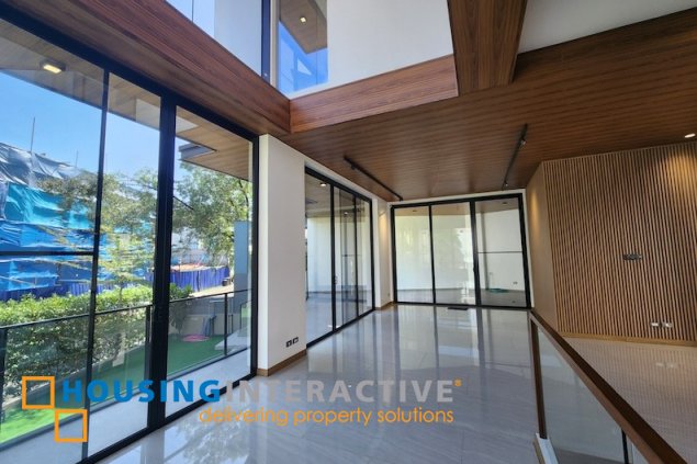brand new 3 storey 5br house with parking for sale in mckinley hill village