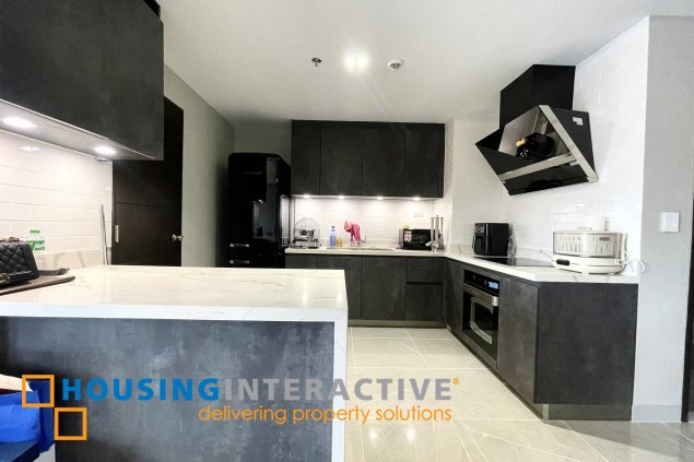 fully furnished 3br unit with parking for lease in uptown arts residence