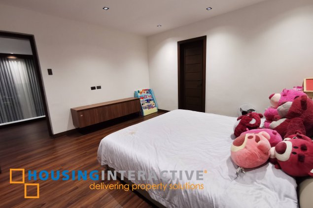 6br house for sale in brentville international village, laguna