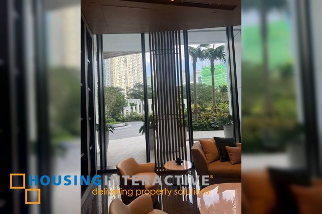 3br deluxe unit with parking for lease in aurelia residences