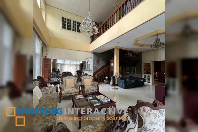 elevated 2 storey house with basement and view for sale in blue ridge a