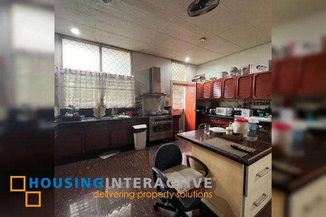 elevated 2 storey house with basement and view for sale in blue ridge a