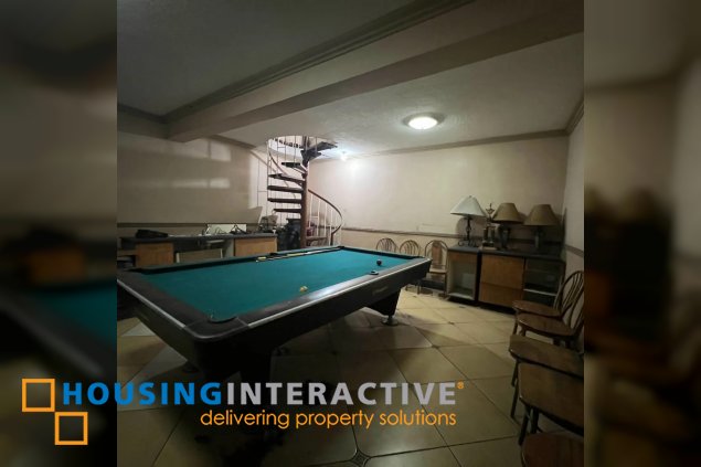 elevated 2 storey house with basement and view for sale in blue ridge a