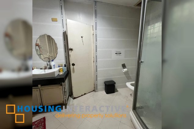 elevated 2 storey house with basement and view for sale in blue ridge a