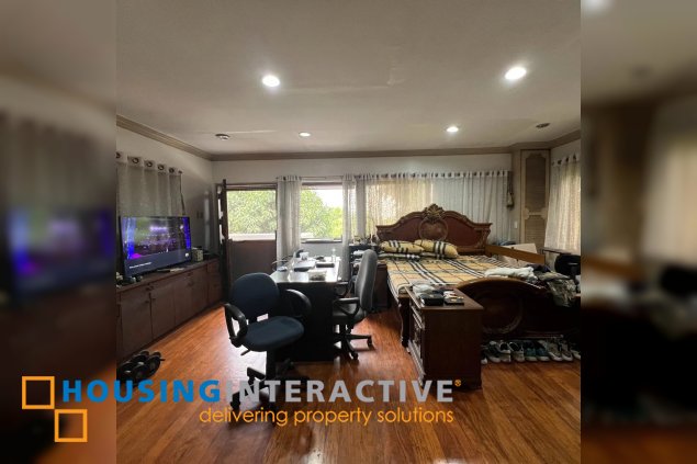 elevated 2 storey house with basement and view for sale in blue ridge a