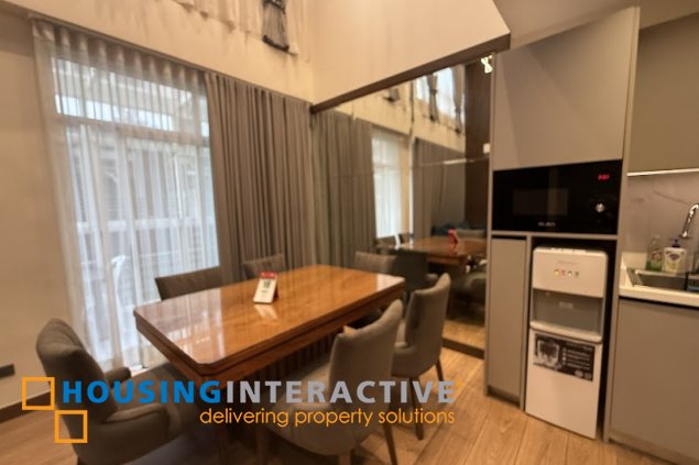 fully furnished three storey townhouse unit for lease in qc