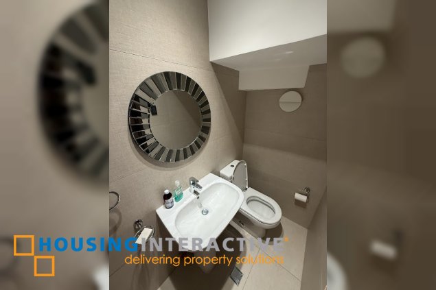 fully furnished three storey townhouse unit for lease in qc