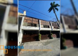 for sale prime 3-storey townhouse with basement, garden & garage in kapitolyo
