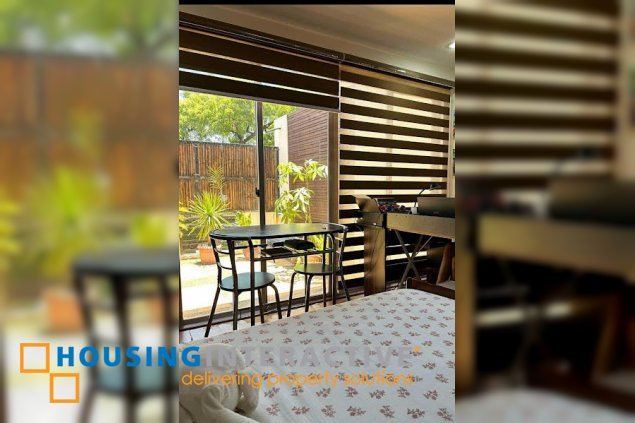 for sale prime 3-storey townhouse with basement, garden & garage in kapitolyo