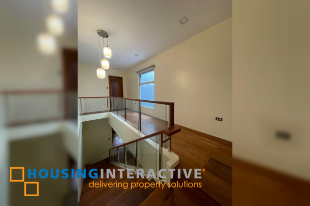 for sale modern 4br townhouse with 5-car garage in scout area, quezon city