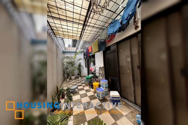 for sale 3 storey corner unit townhouse in new manila qc