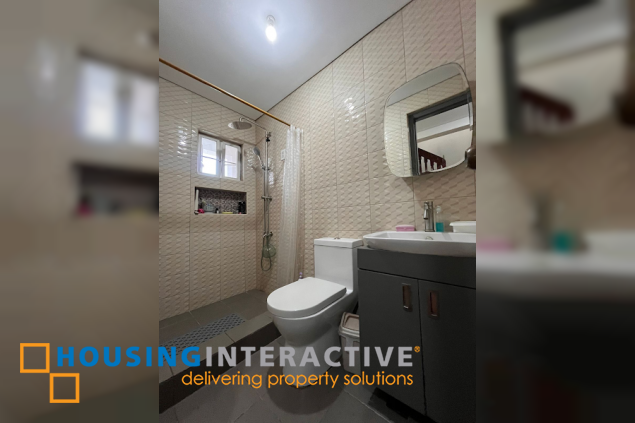 for sale 3 storey corner unit townhouse in new manila qc