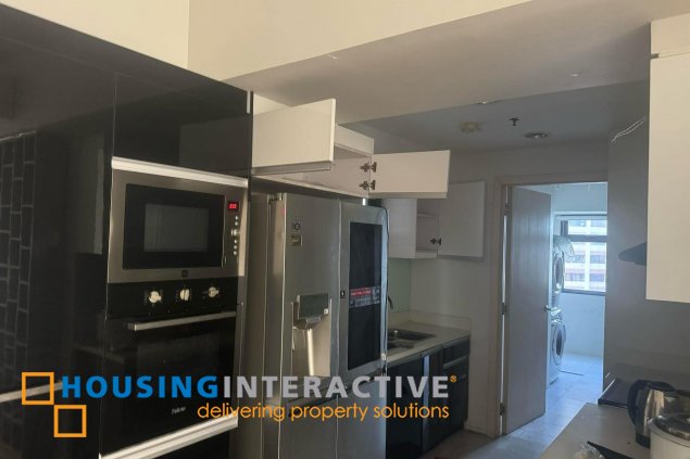 semi-furnished 3br unit with parking for rent in the sandstone at portico