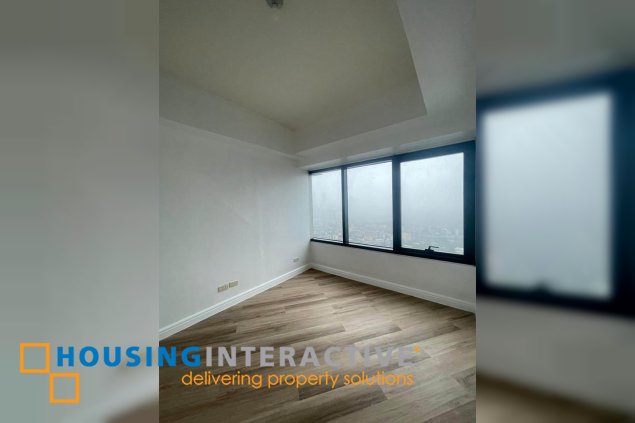 bare 2br penthouse unit with parking for lease/sale in one rcokwell