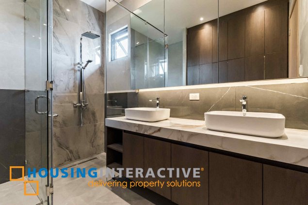 house & lot for sale in bf west executive village, parañaque