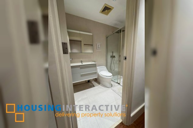 semi furnished 3br flat with parking for lease in edades tower