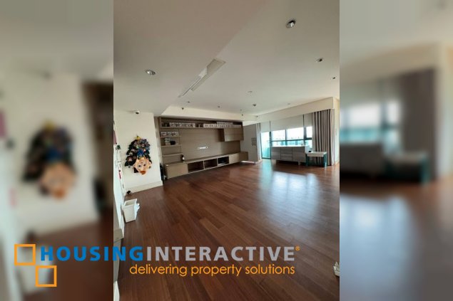 semi furnished 3br flat with parking for lease in edades tower