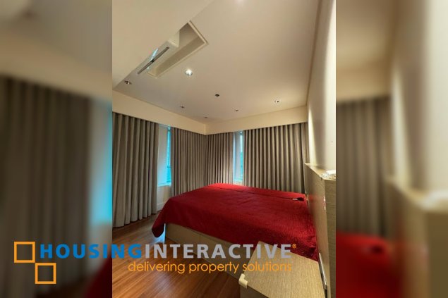 semi furnished 3br flat with parking for lease in edades tower