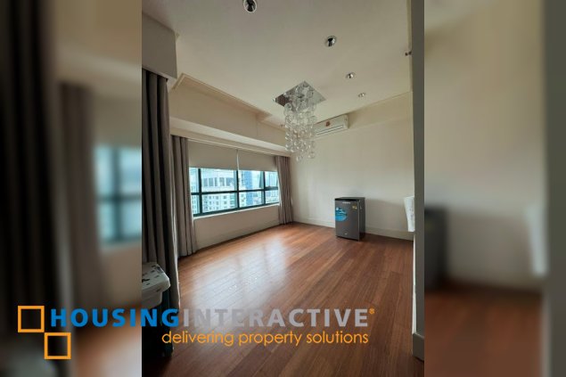 semi furnished 3br flat with parking for lease in edades tower