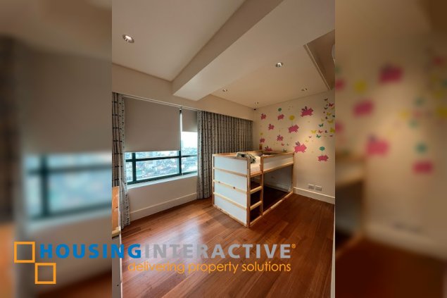semi furnished 3br flat with parking for lease in edades tower