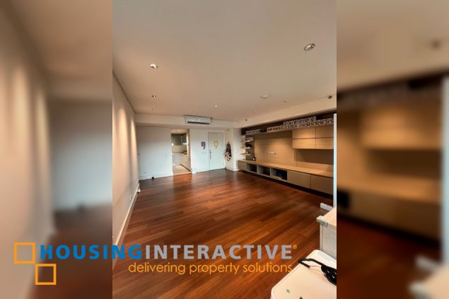 semi furnished 3br flat with parking for lease in edades tower