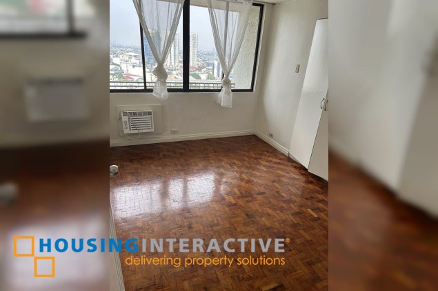 semi-furnished 3br unit with parking for lease in skyland plaza tower