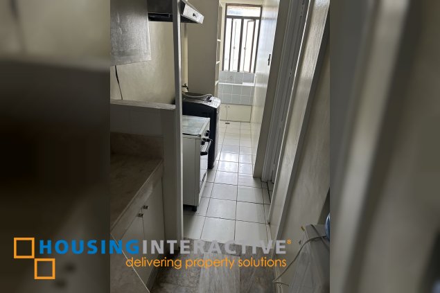 semi-furnished 3br unit with parking for lease in skyland plaza tower