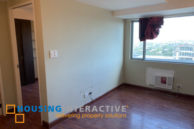 for sale 2br unit with parking in burgundy mckinley place