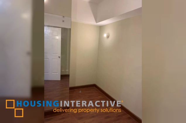 for sale 2br unit with parking in burgundy mckinley place