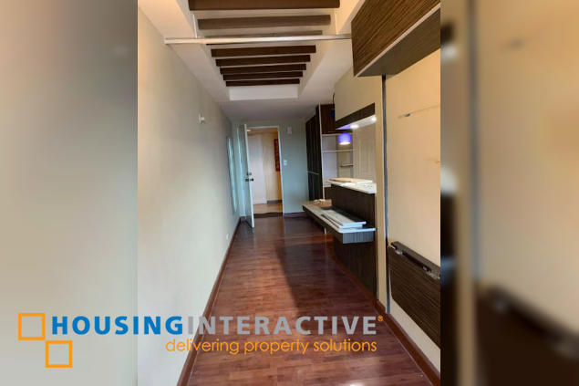 for sale 2br unit with parking in burgundy mckinley place