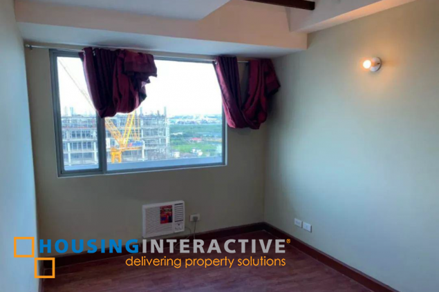 for sale 2br unit with parking in burgundy mckinley place