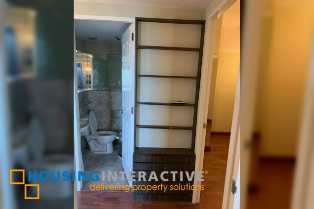 for sale 2br unit with parking in burgundy mckinley place