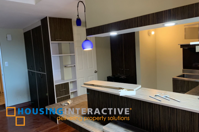 for sale 2br unit with parking in burgundy mckinley place