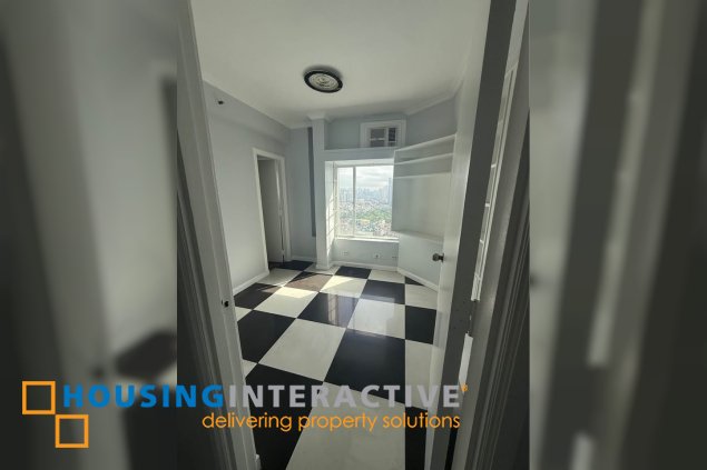 penthouse top floor unit for rush sale