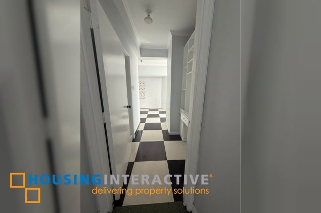 penthouse top floor unit for rush sale