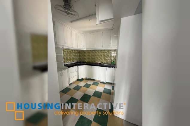 penthouse top floor unit for rush sale