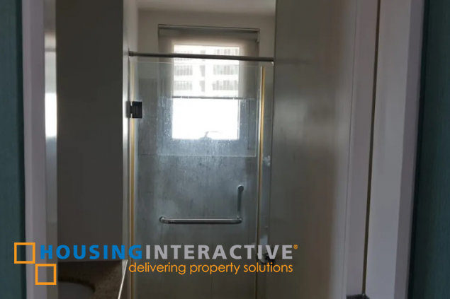 fully furnished 1br with balcony and parking for lease/sale in makati