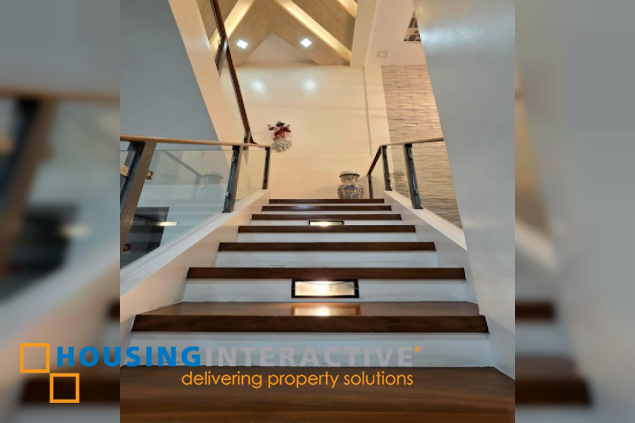 fully furnished 2 storey house for sale in bf resort village