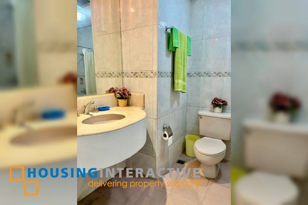 furnished 2br unit with parking for sale in one lafayette square