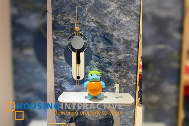 furnished 3br unit with parking for sale in east gallery place