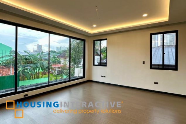 for sale 5br brand new house with home lift in bf homes