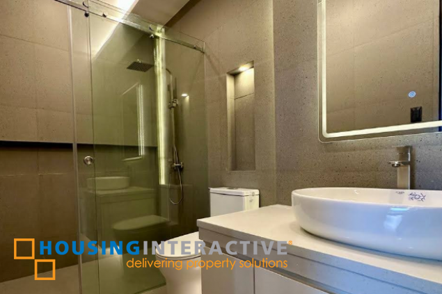 for sale 5br brand new house with home lift in bf homes