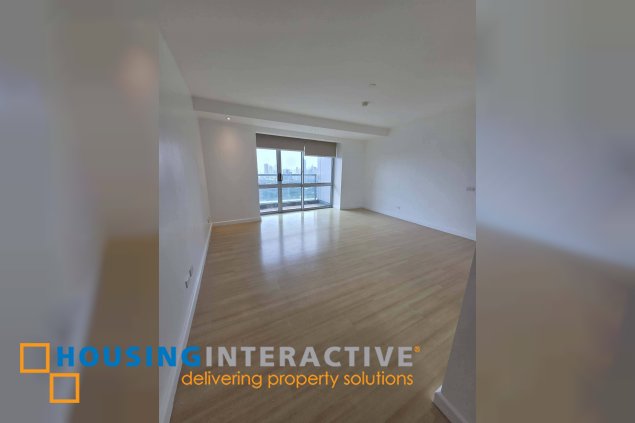 semmi-furnished penthouse unit for lease in regent parkway