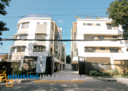 townhouse with roof deck and elevator for sale in one mariposa