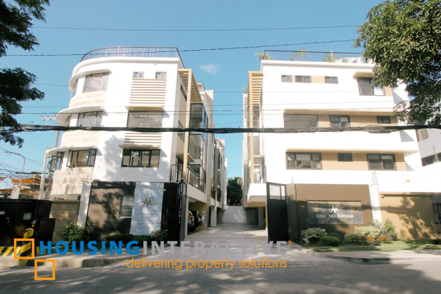 townhouse with roof deck and elevator for sale in one mariposa