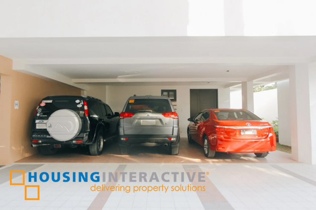 townhouse with roof deck and elevator for sale in one mariposa