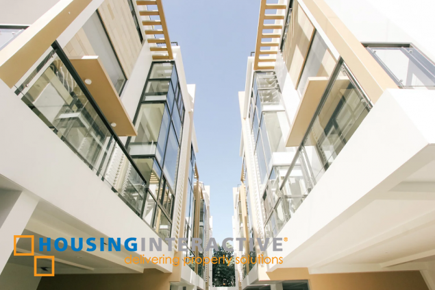 townhouse with roof deck and elevator for sale in one mariposa