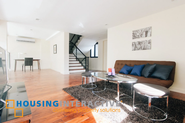 townhouse with roof deck and elevator for sale in one mariposa