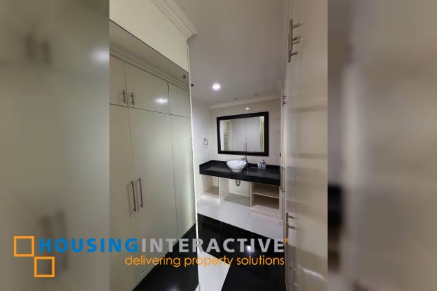 for lease / rent: 1-bedroom condo unit with parking